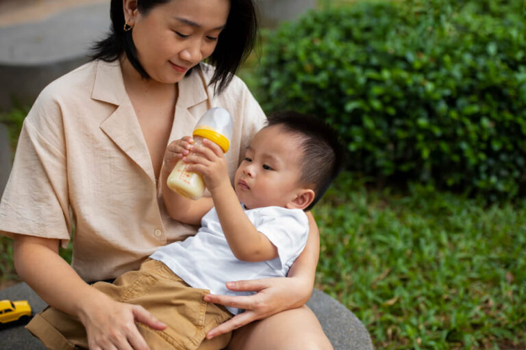Read more about the article Arti Istilah Cluster Feeding Saat Menyusui Bayi
